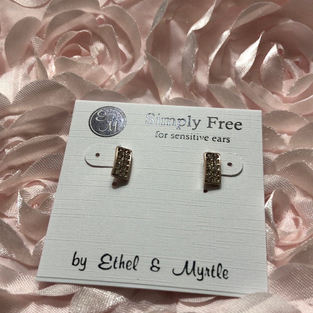 NWOT Ethel & Myrtle Gold Tone & Crystal Earrings!